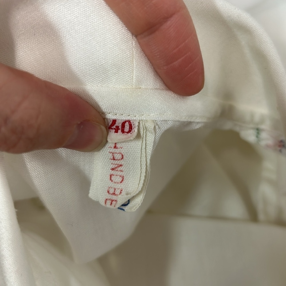 Embroidered White Blouse with Floral Design small vintage handbestickt - Picture 7 of 8